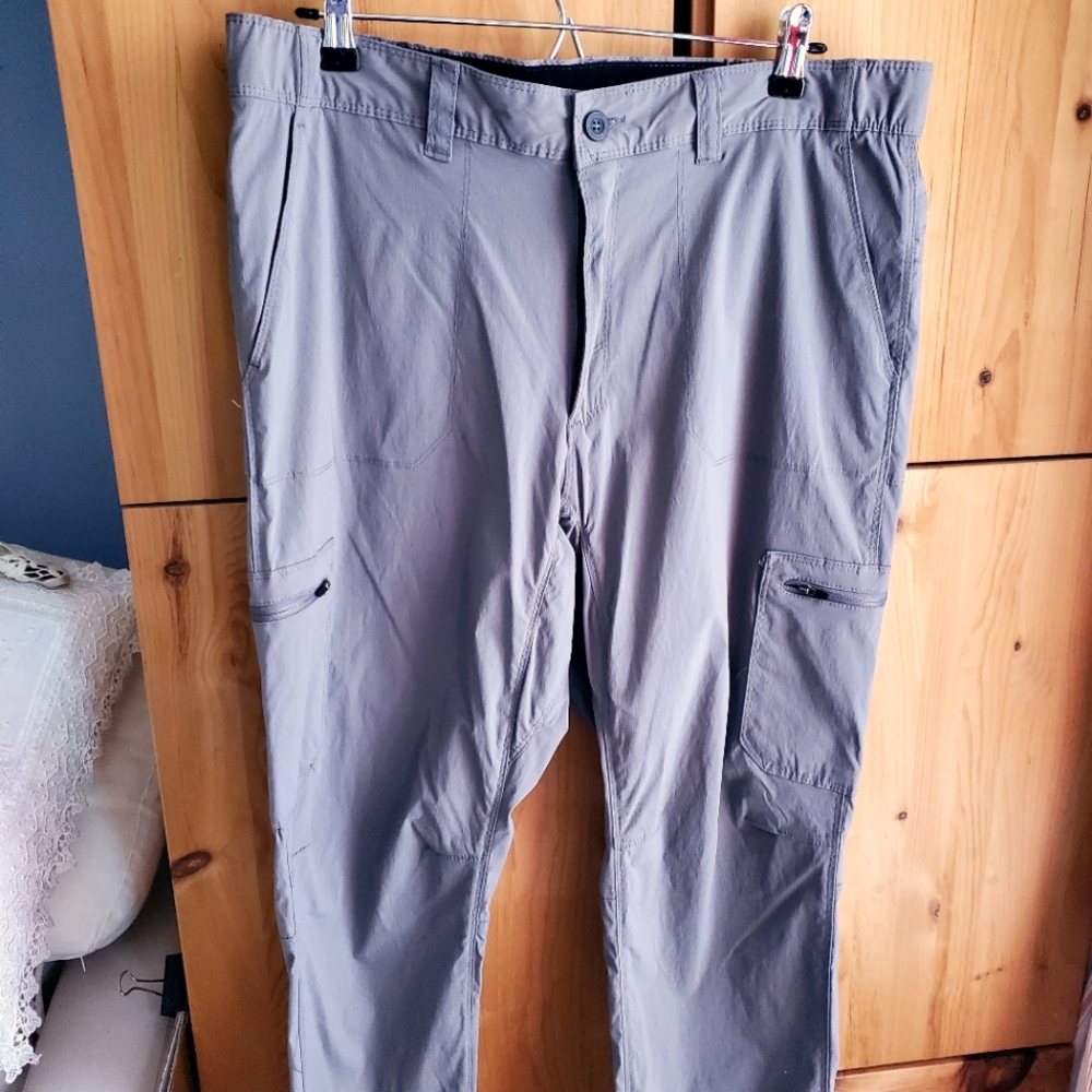 Tilley Men's Green Cargo Hiking Pants size W36 L30
